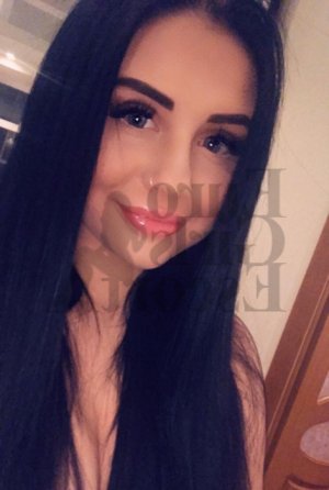 Stelia escort in Mounds View
